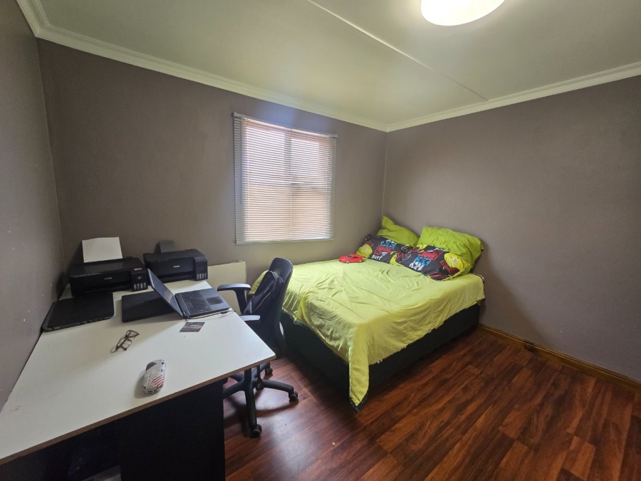 5 Bedroom Property for Sale in Portlands Western Cape